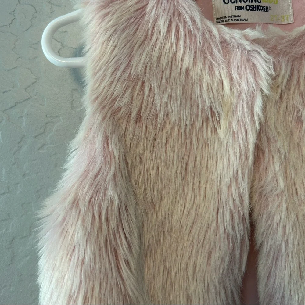 ⭐️Genuine Kids from Oshkosh light pink faux fur vest size 2t/3t